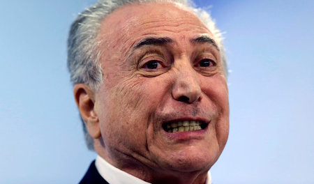 Unter wachsendem Druck: Brasiliens Präsident Michel Temer hofft ...