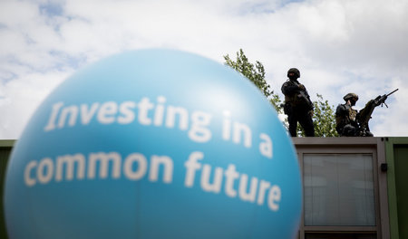 »Investing in a Common Future«: Scharfschützen sichern am 12. Ju...