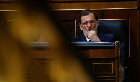 Demonstrativ gähnend, aber nicht amtsmüde: Spaniens Ministerpräs...