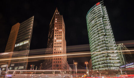 »Wirtschaftlicher Anker für ganz Europa.« Der Omniturm in Frankf...