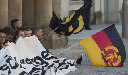 50 unter anderem mit Leitern ausgerüstete »Identitäre« wollten s...