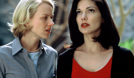 Die unschuldige Blondine Betty (Naomi Watts) hat es sich zur Auf...