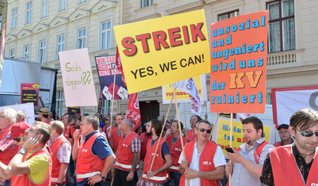 Protestkundgebung der Drucker vor der Wirtschaftskammer in Wien ... Protestkundgebung der Drucker vor der Wirtschaftskammer in Wien ...