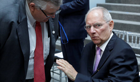 Wo ist das Geld? Bundesfinanzminister Wolfgang Schäuble (CDU) wo... Wo ist das Geld? Bundesfinanzminister Wolfgang Schäuble (CDU) wo...