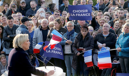 Wahlkampfkundgebung von Marine Le Pen am 4. Mai in Ennemain Wahlkampfkundgebung von Marine Le Pen am 4. Mai in Ennemain