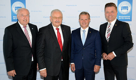 Kämpfer für Kapitalinteressen: Jürgen Karpinski (zweiter v. l.) ... Kämpfer für Kapitalinteressen: Jürgen Karpinski (zweiter v. l.) ...