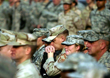 US-Soldaten in Trauer: Gedenkmeeting am Sonntag in einem Camp in... US-Soldaten in Trauer: Gedenkmeeting am Sonntag in einem Camp in...