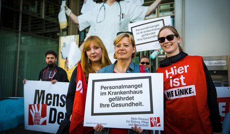 Immer wieder protestieren Pflegefachkräfte und die Partei Die Li...