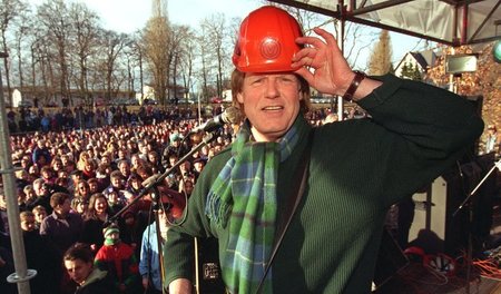 Was ist gerade angesagt? Gunter Gabriel singt 1996 für die Arbei...