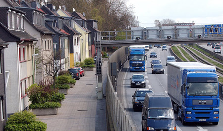 Im Ruhrgebiet die Trennlinie zwischen arm und reich: Die Autobah...