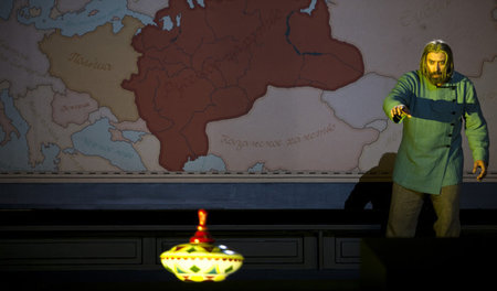 In Gewissensqualen unberechenbar: Ain Anger als Zar Boris