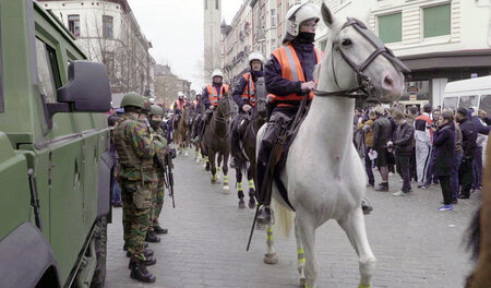 Polizeiaufgebot während einer Demonstration von Neonazis am 2. A...