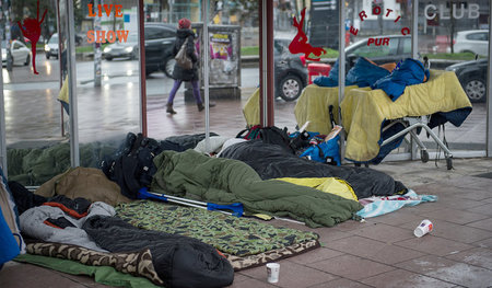 Obdachlose schlafen auf der Reeperbahn in Hamburg (9. Januar 201...