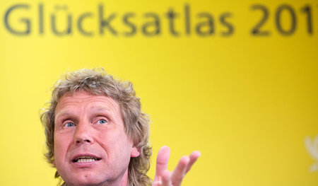 Bernd Raffelhüschen erforscht, wie die Wirtschaft bei »Lohnneben...