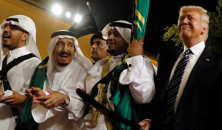 An der Seite Saudi-Arabiens den Säbel gegen Katar rasseln lassen...