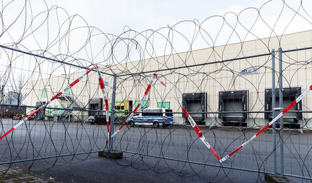 Die Polizei hat eine »Gefangenensammelstelle« eingerichtet