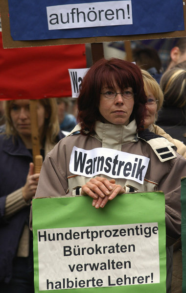 Seit Jahren Konflikte im hessischen öffentlichen Dienst: Lehrers... Seit Jahren Konflikte im hessischen öffentlichen Dienst: Lehrers...