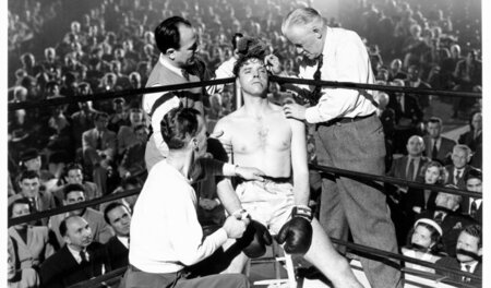 Ende einer Boxkarriere: Ole Anderson (Burt Lancaster) in seinem ... Ende einer Boxkarriere: Ole Anderson (Burt Lancaster) in seinem ...