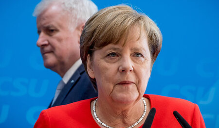 Kanzlerin Angela Merkel am Montag bei der Vorstellung des Bundes... Kanzlerin Angela Merkel am Montag bei der Vorstellung des Bundes...