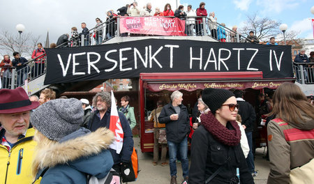 Im Sinne von Menschenwürde und Grundgesetz wohl die beste Lösung... Im Sinne von Menschenwürde und Grundgesetz wohl die beste Lösung...