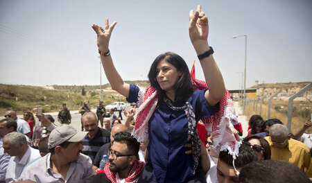 Khalida Dscharar nach ihrer Haftentlassung am 3. Juni 2016 in Tu... Khalida Dscharar nach ihrer Haftentlassung am 3. Juni 2016 in Tu...