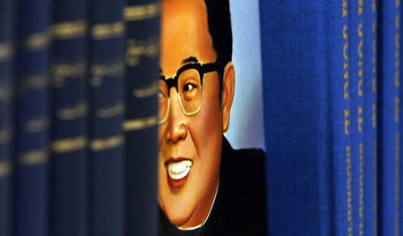Hoffnungsträger zeigt Zähne (Kim-Il-sung-Bücher im Kulturpalast ...