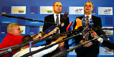 Die Vorsitzenden von GDBA und Transnet, Klaus-Dieter Hommel und ...