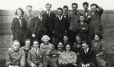 Eins der wenigen Fotos von Felix Weil: 1923 bei der »marxistisch... Eins der wenigen Fotos von Felix Weil: 1923 bei der »marxistisch...