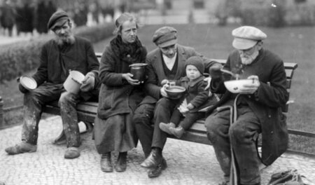 In den 1920er Jahren litten große Teile der Arbeiterklasse unter... In den 1920er Jahren litten große Teile der Arbeiterklasse unter...