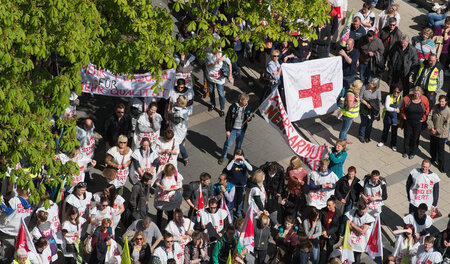 Immer wieder protestiert das Personal gegen die Arbeitsbedingung...