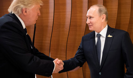 US-Staatschef Donald Trump (l.) und Russlands Präsident Wladimir... US-Staatschef Donald Trump (l.) und Russlands Präsident Wladimir...