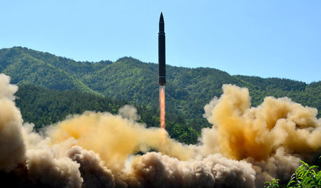 Nordkoreas Rakete Hwasong-14 während eines Tests am Mittwoch Nordkoreas Rakete Hwasong-14 während eines Tests am Mittwoch