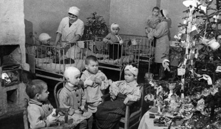 Unter Aufbietung aller Kräfte wurden für Kinder Feste organisier...