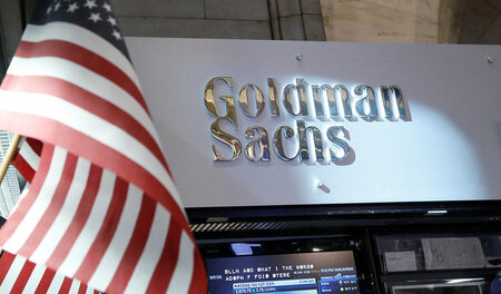 Goldman-Sachs-Firmenlogo an der New Yorker Börse Goldman-Sachs-Firmenlogo an der New Yorker Börse