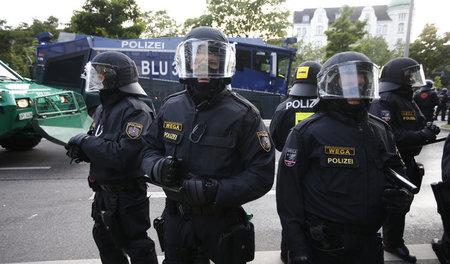 WEGA-Beamte während des G-20-Gipfels in Hamburg (7. Juli) WEGA-Beamte während des G-20-Gipfels in Hamburg (7. Juli)