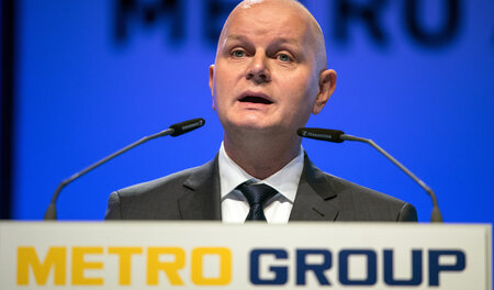 Olaf Koch, Vorstandsvorsitzender der Metro AG, spricht auf der H...