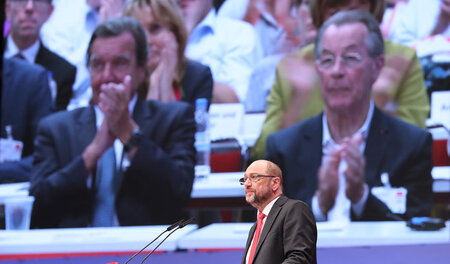Die alte Garde ist in der SPD noch immer präsent. Kanzlerkandida... Die alte Garde ist in der SPD noch immer präsent. Kanzlerkandida...