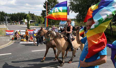 Seit vielen Jahren protestieren Friedensaktivisten gegen die am ...