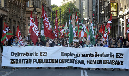 Baskische und spanische Gewerkschaften demonstrieren gegen Einsc... Baskische und spanische Gewerkschaften demonstrieren gegen Einsc...