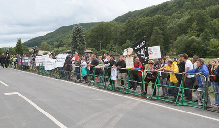 Themar in Thüringen am Sonnabend: Protest gegen das Neonazi-Konz... Themar in Thüringen am Sonnabend: Protest gegen das Neonazi-Konz...