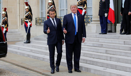 Frankreichs Präsident Emmanuel Macron und sein US-amerikanischer... Frankreichs Präsident Emmanuel Macron und sein US-amerikanischer...