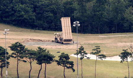 Ein Teil des US-Raketensystems THAAD im südkoreanischen Seongju ... Ein Teil des US-Raketensystems THAAD im südkoreanischen Seongju ...