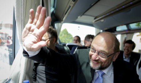 Schon beim Verabschieden: Martin Schulz am 10. Juli in Köching (...