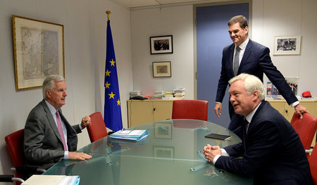 Die Verhandlungspartner der EU, Michel Barnier, und Großbritanni... Die Verhandlungspartner der EU, Michel Barnier, und Großbritanni...