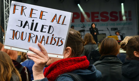 Von Yücel bis Öcalan, die Forderung lautet: Freiheit für alle po...