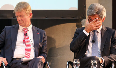 DGB-Vorsitzender Reiner Hoffmann (l.) und Siemens-Vorstandschef ... DGB-Vorsitzender Reiner Hoffmann (l.) und Siemens-Vorstandschef ...