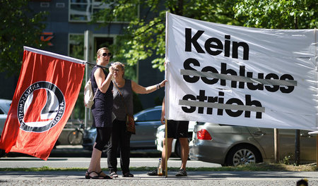 Aktivistinnen des Münchner Bündnisses gegen Neonaziterror und Ra...