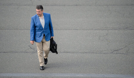 Sigmar Gabriel kommt zurück. Was sonst wie eine scherzhafte Droh...