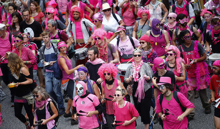 Grenzenlos solidarisch. Mindestens 76.000 Menschen demonstrierte...