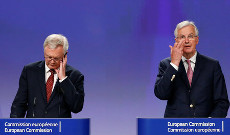 Londons Verhandlungsführer David Davis (l.) und der Brexit-Beauf... Londons Verhandlungsführer David Davis (l.) und der Brexit-Beauf...